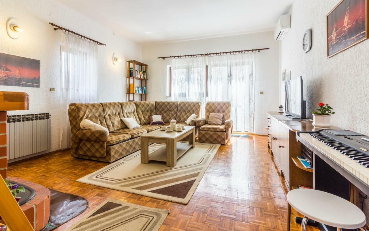 Three-Bedroom Apartment Meden Pomer Esterno foto